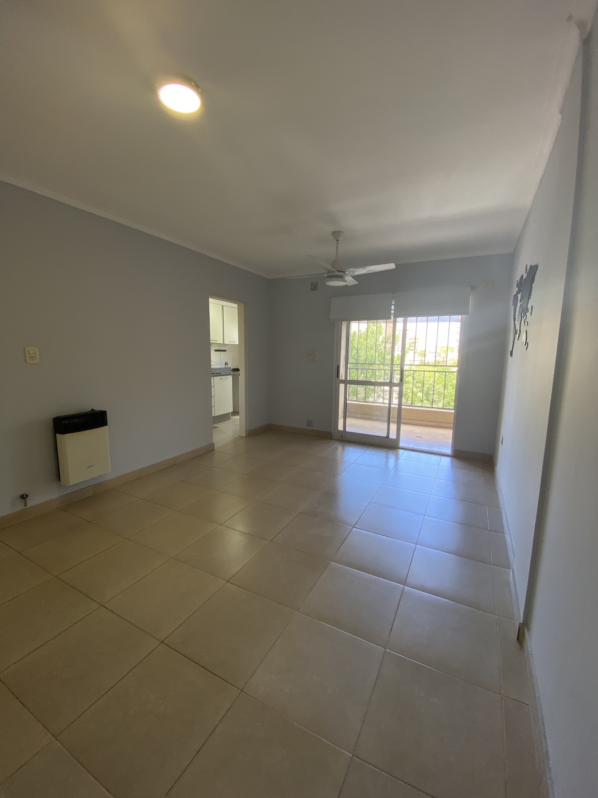 Departamento en segundo piso. Cuenta con living comedor con balcon, cocina sectorizada, dos dormitorios y dos baños. Incluye cochera