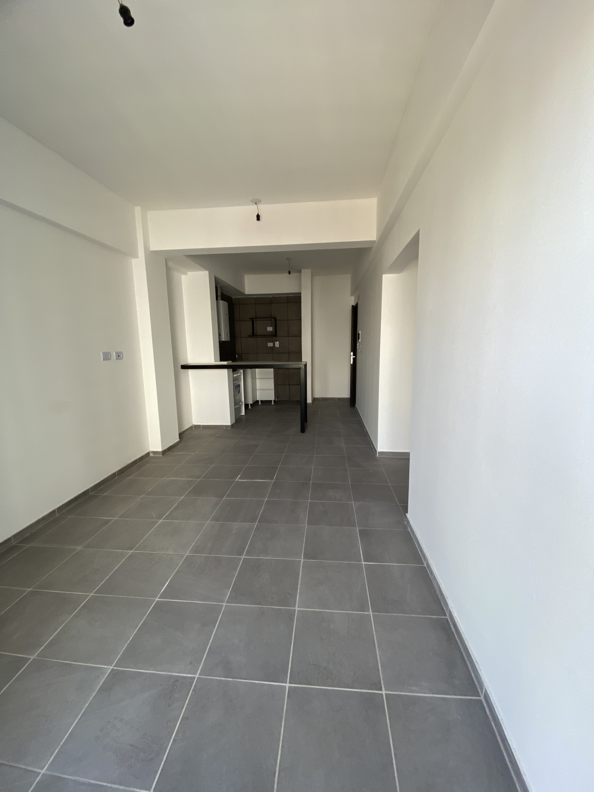Departamento de un dormitorio cuenta con living cocina comedor , balcón y baño