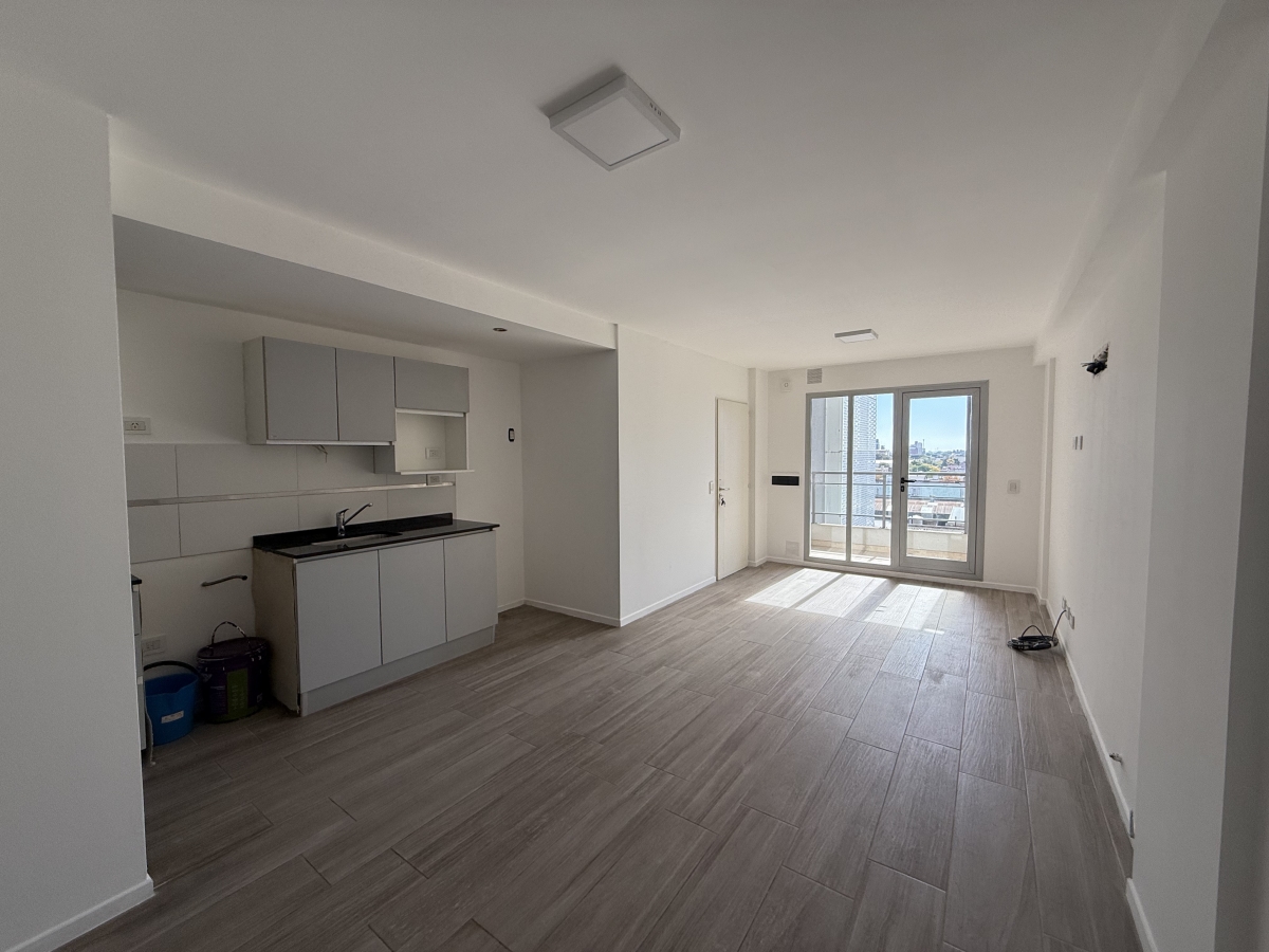 Departamento cuenta con living cocina comedor con balcón, dos dormitorios uno de ellos en suite , baño y cochera