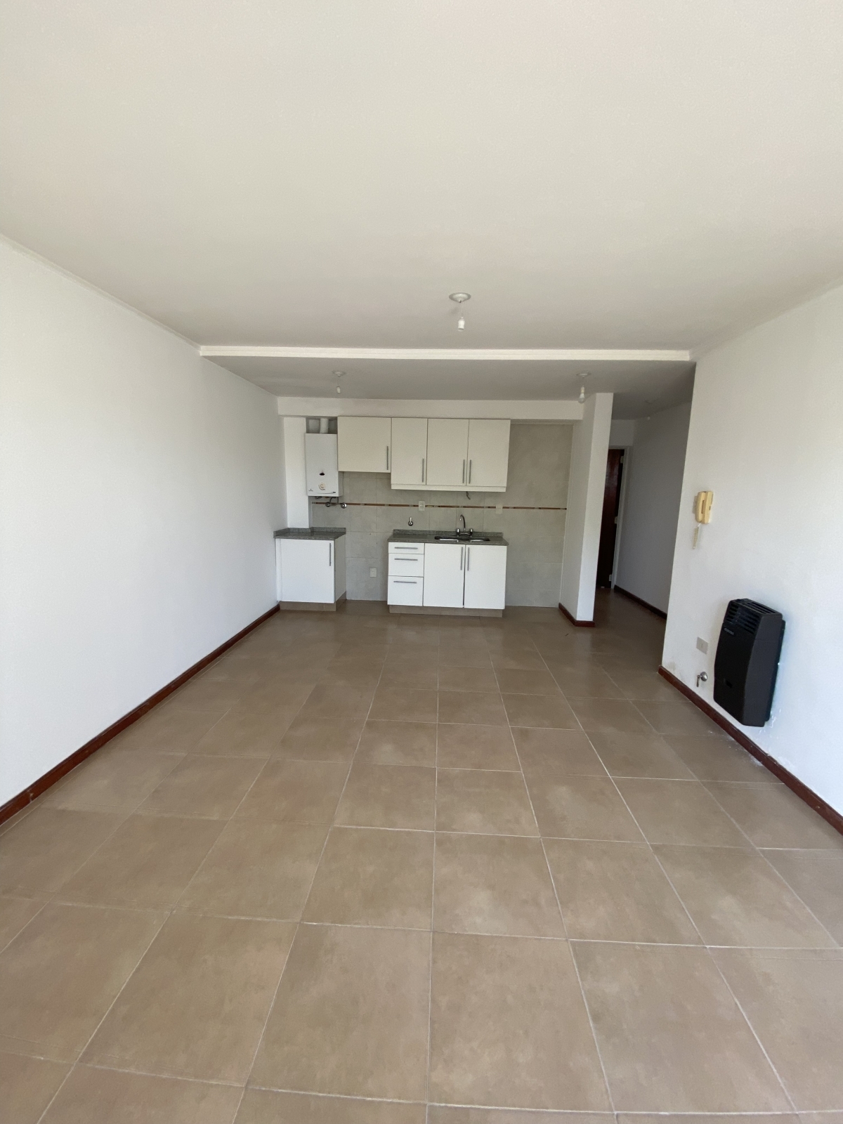 Departamento muy luminoso. Cuenta con living cocina comedor, balcón, un dormitorio y baño. Contamos con varias unidades disponibles, consultar.