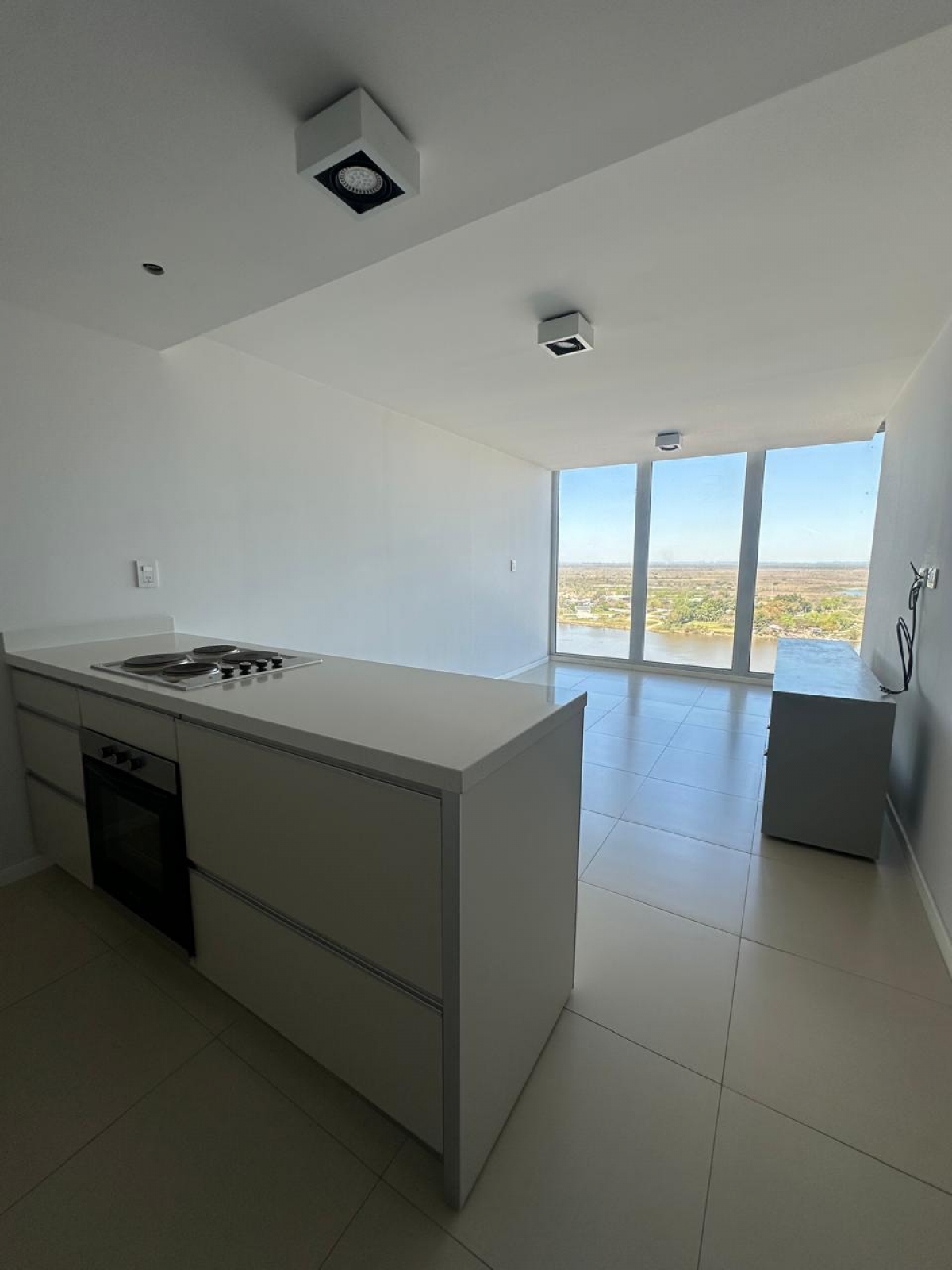 Departamento a pasos de la costanera de Santa Fe cuenta con living cocina comedor con balcón , un dormitorio con placard y baño